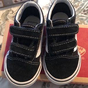 Toddler 6C black Velcro Vans